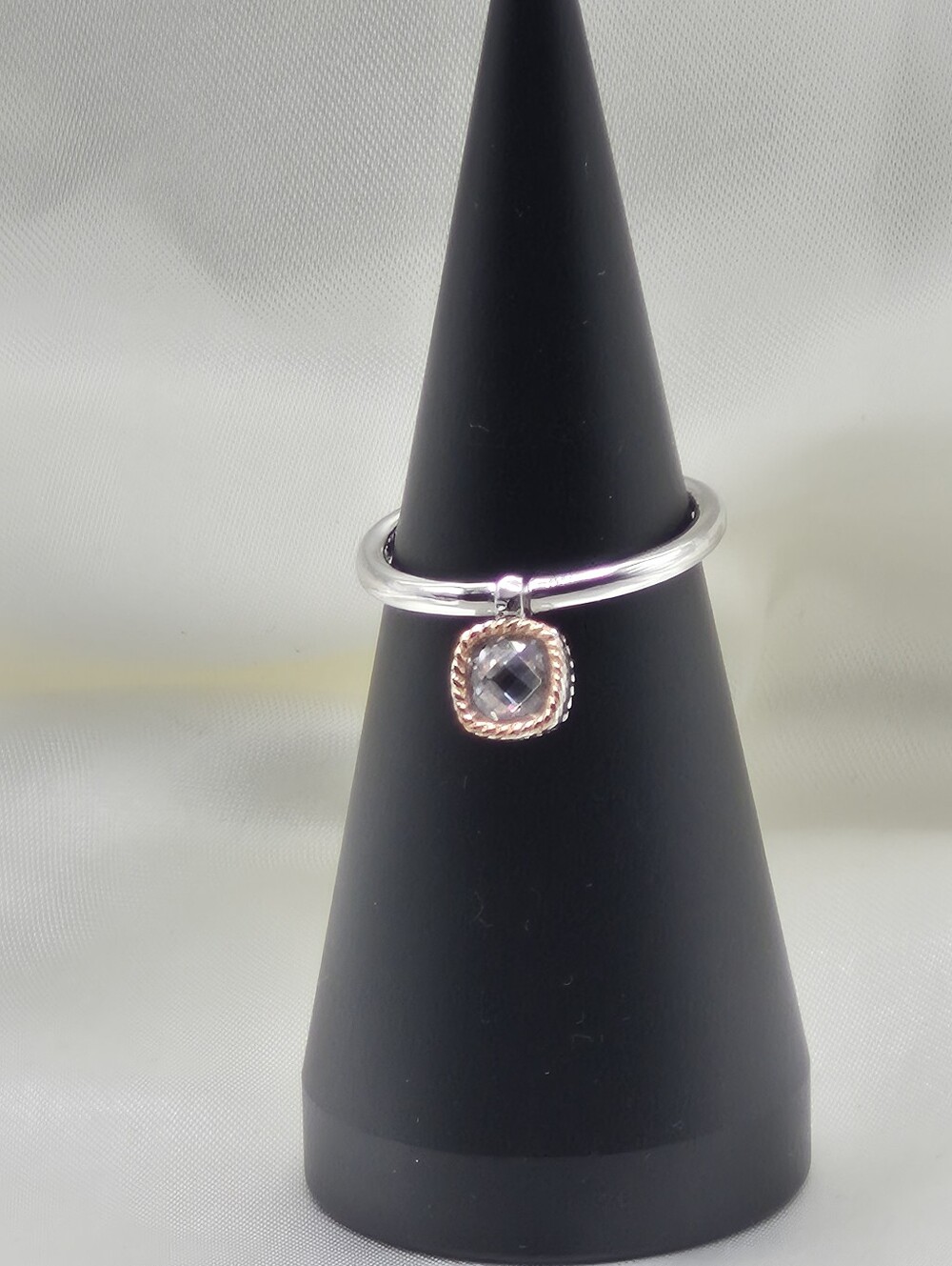 ELLE sterling Silver Charm Dangling Stone Ring. Size 7 Minimalist Modern